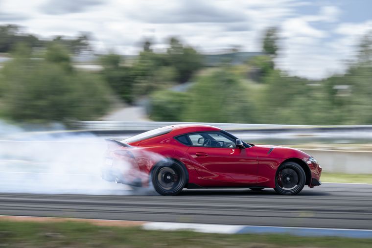 La Supra, el primer modelo global desarrollado por Toyota Gazoo Racing (TGR), estrena su gama 2025 con el regreso de la caja automática como principal novedad.