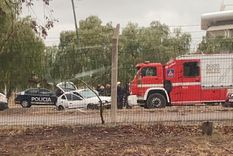 Impacto Los coches chocaron violentamente y debieron intervenir los bomberos. Impacto Los coches chocaron violentamente y debieron intervenir los bomberos.