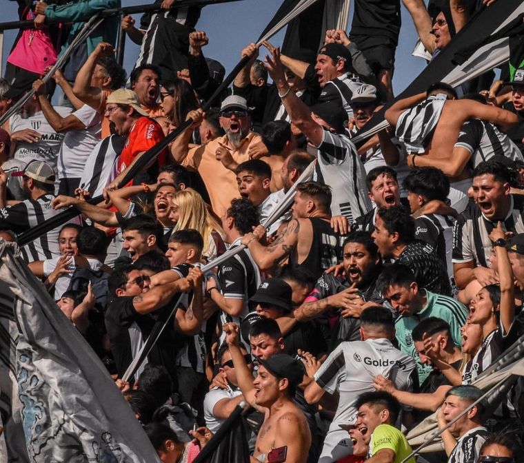 Los hinchas del Lobo gritaron por el Víctor. Foto: Gimnasia de Mendoza