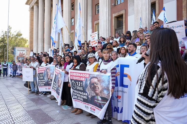 El reclamo se llevó adelante este jueves en la explanada del Poder Judicial. Foto: SUTE.