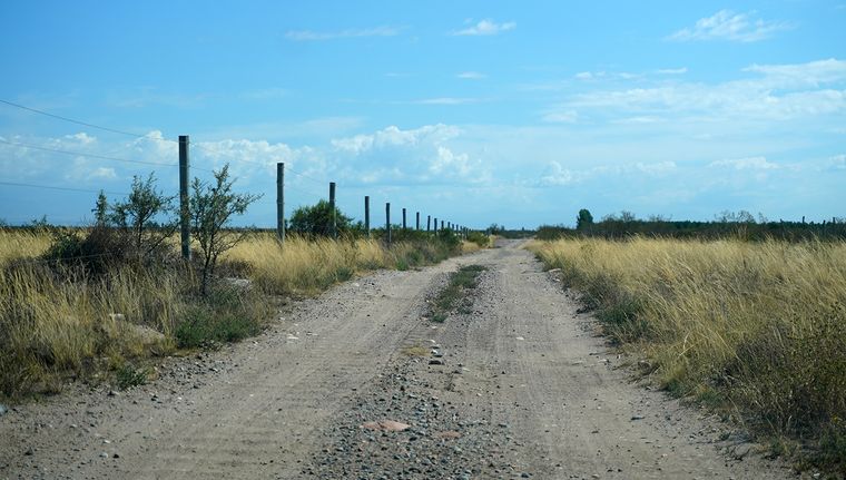 Un camino de tierra. Un camino de tierra.