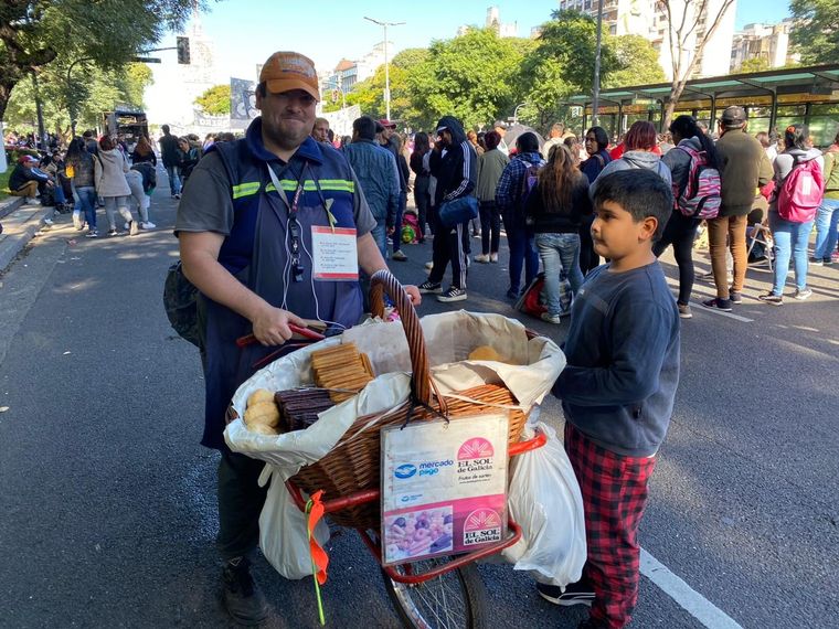 La media docena de churros en el acampe se vende por $600