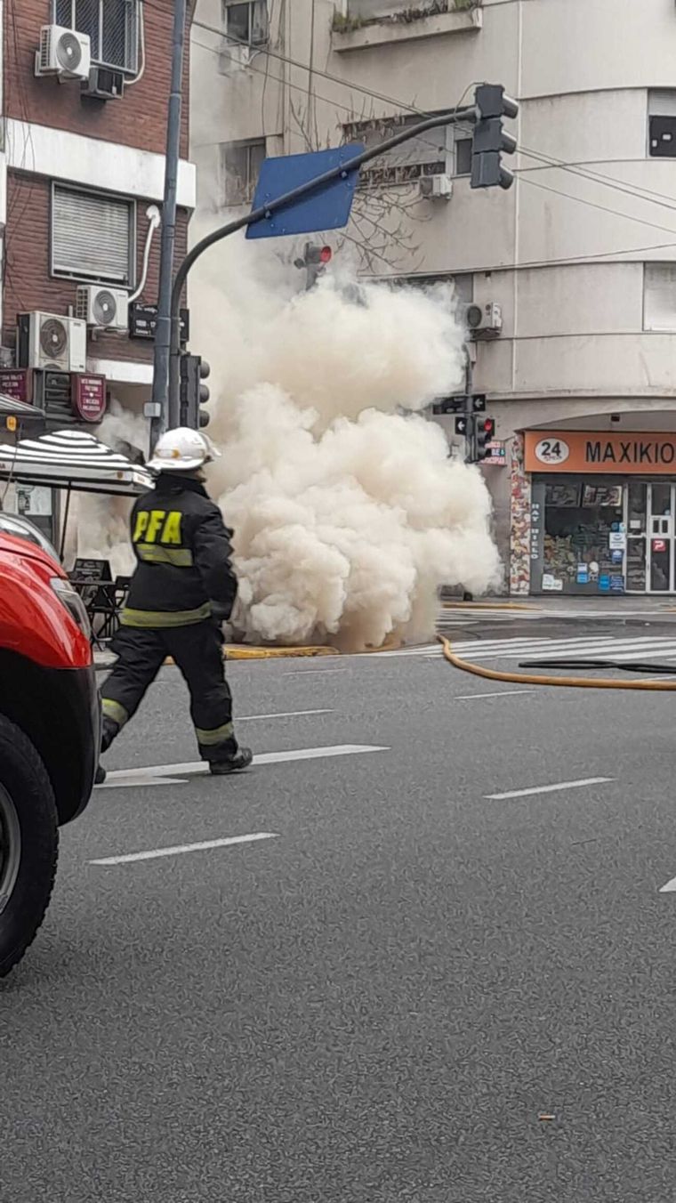 Las columnas de humo obligaron a evacuar el lugar