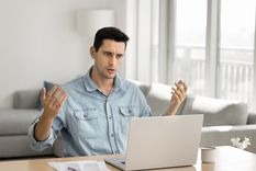 En Windows 11, si desaparece el ícono Wi-Fi, la bandeja del sistema queda incompleta.