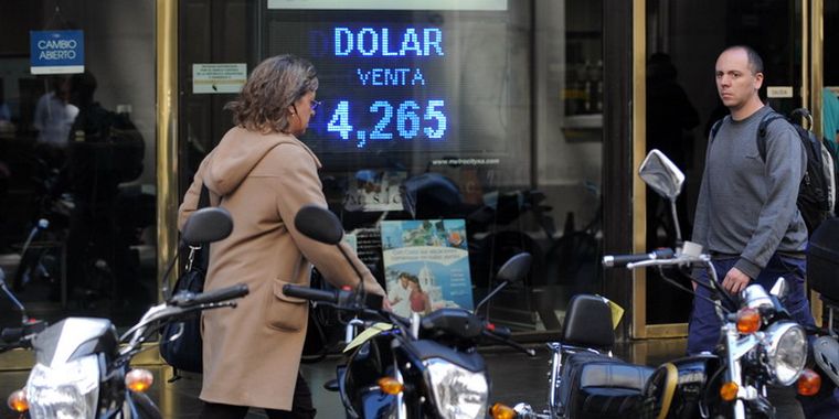 Muchas casas de cambio decidieron no abrir. Foto: Telam