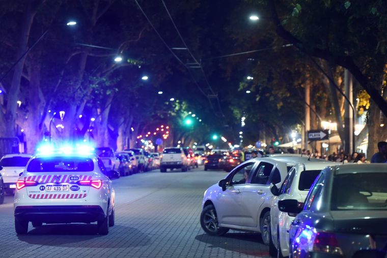 Tras los hechos de violencia, en calle Arístides Villanueva se observa mayor presencia policial. Foto: Maximiliano Ríos/MDZ
