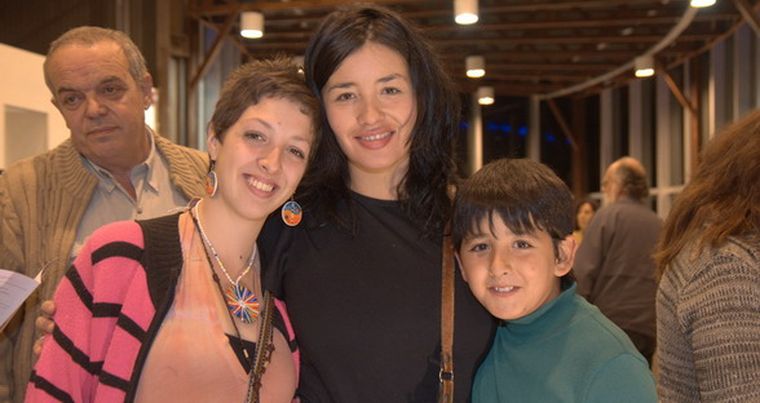 En familia: Antonella Rodríguez, Soledad Muñoz y Homero Gatica. Foto: Gentileza