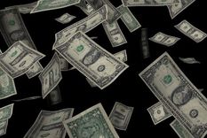 Foto: GETTY IMAGES. Los maestros tenían cinco minutos para recoger la mayor cantidad de billetes de US$1 que usarían para financiar material educativo para sus clases.