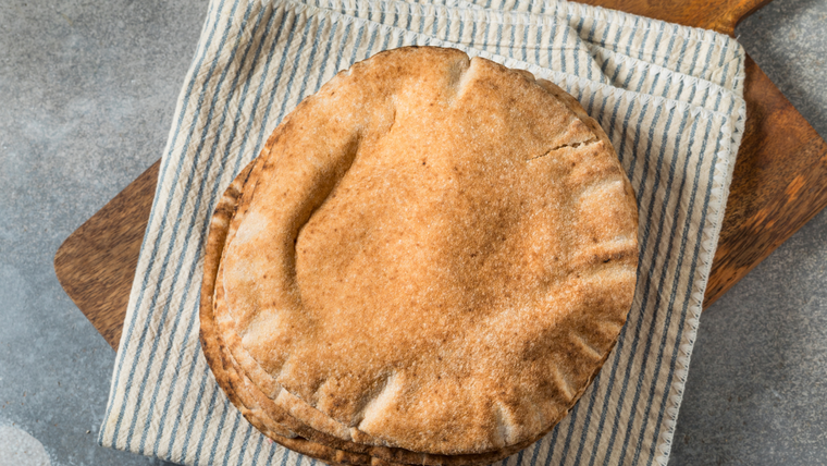 Pan pita con harina integral: una de las recetas de cocina saludable más versátiles