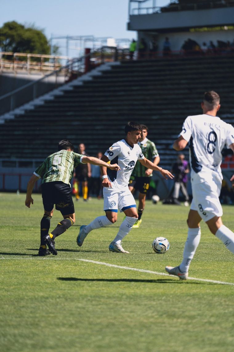 Independiente Rivadavia no logró hacer pie y cayó por 3-1 ante Aldosivi en Mar del Plata. Foto: @CSIRoficial