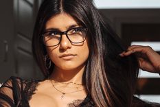 Mia Khalifa incendia las redes con un microbikini al borde de la censura