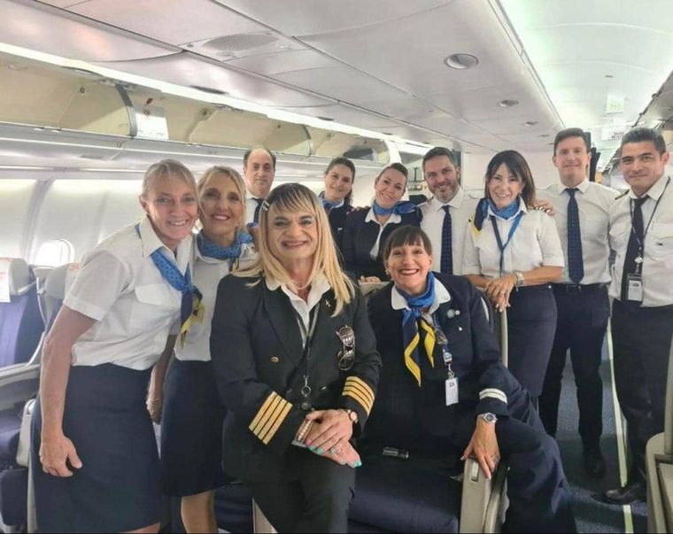 En un hecho histórico, Traniela Carle Campolieto se convirtió en la primera pilota trans de la aviación argentina. Foto: Facebook Traniela Carle Campolieto