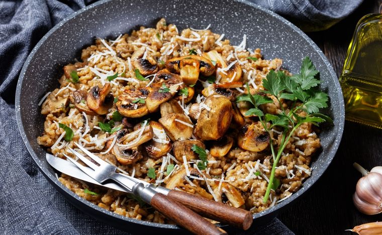 Una receta sencilla con hongos y queso brie. Foto: Shutterstock