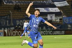 Allende viene marcando seguido para el Tomba y le da alegría a los hinchas del Expreso Foto: Télam Allende viene marcando seguido para el Tomba y le da alegría a los hinchas del Expreso Foto: Télam