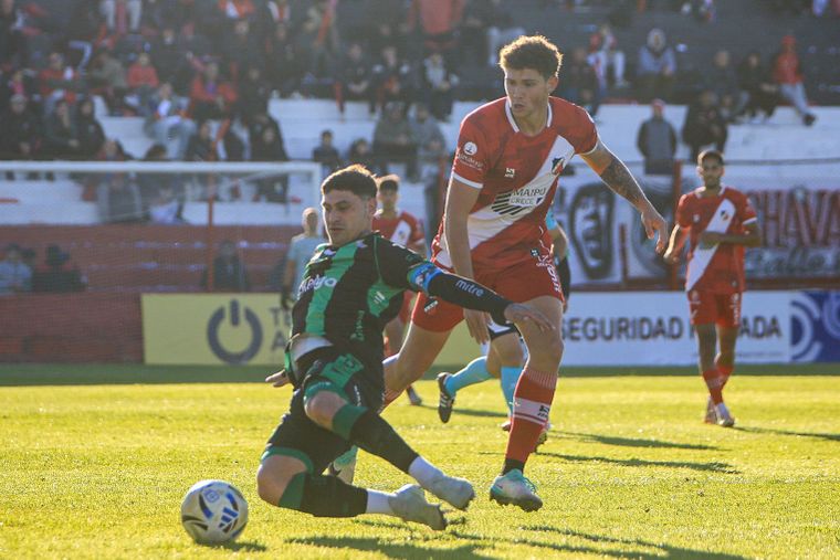 Deportivo Maipú recibe a Nueva Chicago en el Omar Higinio Sperdutti.