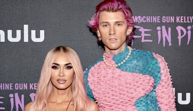 Excéntricos Megan Fox y Machine Gun Kelly llevan un estilo extravagante