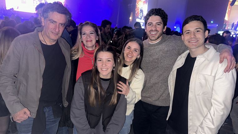 Los integrantes de la familia Rojas fueron todos juntos a ver a Miranda! Los integrantes de la familia Rojas fueron todos juntos a ver a Miranda!