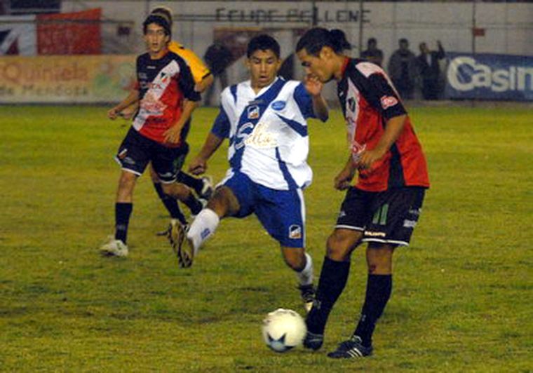 Maipú logró una victoria clave y está a un punto de clasificar. Foto: Nacho Gaffuri / MDZ
