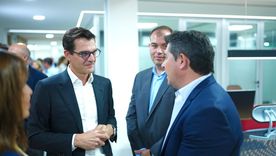 Anfitrión Juan José Retamero de impecable camisa blanca junto al gobernador de San Juan Marcelo Orrego, el viernes pasado, en la reconversión del complejo Cinzano en Desamparados. Anfitrión Juan José Retamero de impecable camisa blanca junto al gobernador de San Juan Marcelo Orrego, el viernes pasado, en la reconversión del complejo Cinzano en Desamparados.