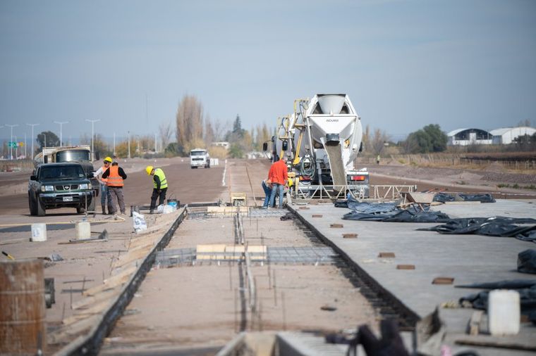 Obras viales en Mendoza. Doble vía del Este Obras viales en Mendoza. Doble vía del Este