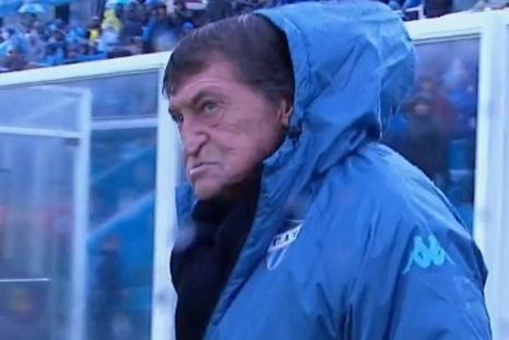 El Emperador no ocultó su fastidio tras el arbitraje de Gariano en el Monumental José Fierro. El Emperador no ocultó su fastidio tras el arbitraje de Gariano en el Monumental José Fierro.