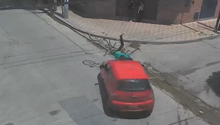 No se informó si el automovilista quedó detenido o imputado, aunque fuentes judiciales indicaron que la causa fue caratulada como “lesiones culposas”.