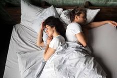 El significado de dormir dándole la espalda a tu pareja (Shutterstock). Foto: Archivo
