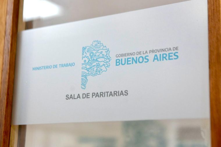 Kicillof convoco la paritaria estatal bonaerense y avisa a los gremios que no hay plata para aguinaldos