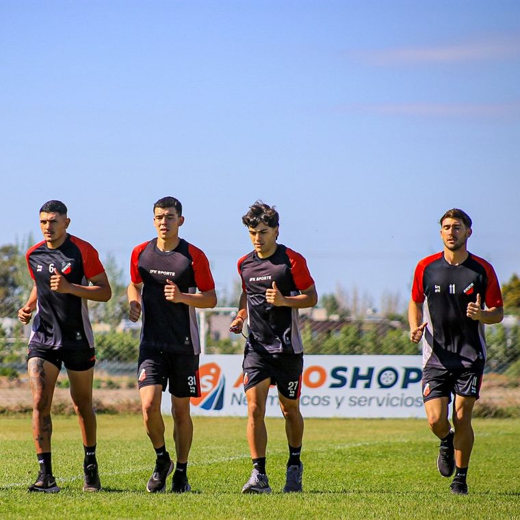 Maipú volvió a los entrenamientos y ya se prepara para el choque ante Quilmes. Para ese partido no podrá estar Nicolás Fernández, suspendido. Maipú volvió a los entrenamientos y ya se prepara para el choque ante Quilmes. Para ese partido no podrá estar Nicolás Fernández, suspendido.