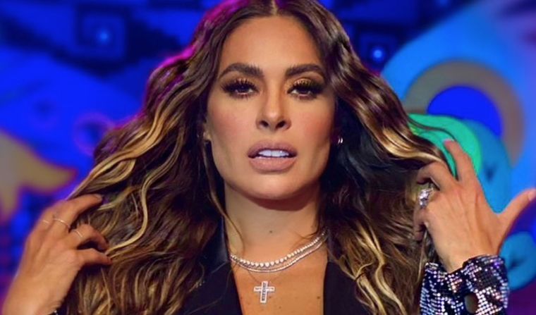 Galilea Montijo presume su figura con la mítica falda negra Foto: La República