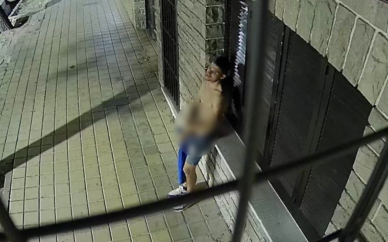 Exhibicionismo en plena Quinta Sección de Ciudad Foto: captura de video