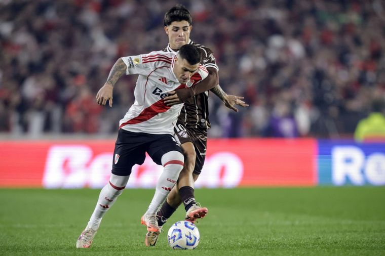 River venció 3-1 a Platense en el debut.