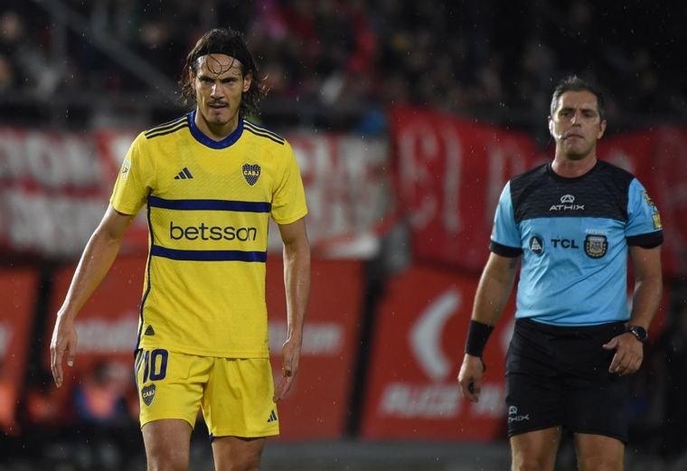 Edinson Cavani frente a Estudiantes. Foto: FotoBaires