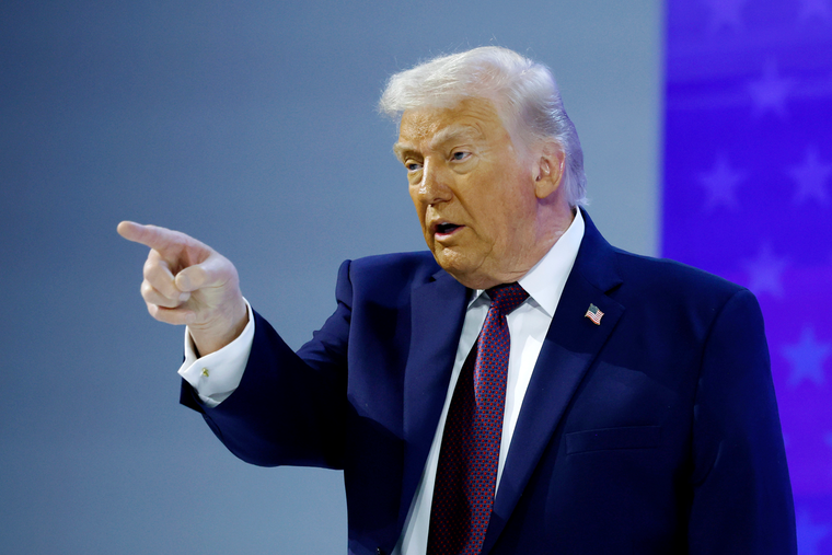 Trump lanzó su advertencia a Irán a través de la red social Truth Social el miércoles.