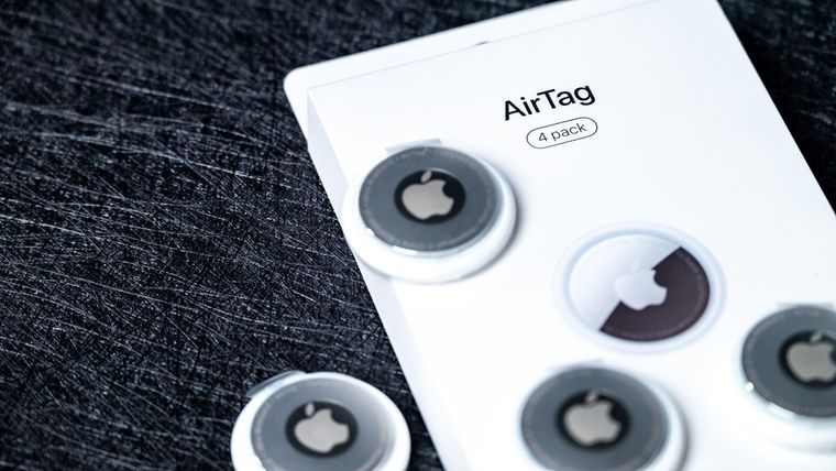 El AirTag de segunda generación mejora el alcance de ubicación e incrementa la potencia de su altavoz. El AirTag de segunda generación mejora el alcance de ubicación e incrementa la potencia de su altavoz.