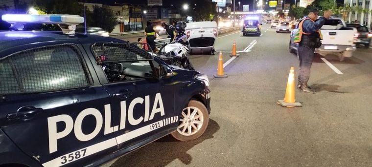 El conductor del Suzuki Fun fue despedido tras volcar Foto: gentileza
