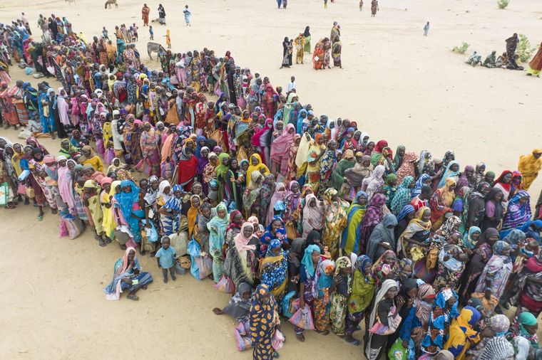 Personas refugiadas sudanesas llegan a Koufroun, región de Ouddai, Chad. La mayoría huyó de la violencia y la inseguridad en Tindelti, Sudán. Foto: ACNUR - Colin Delfosse
