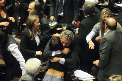 MDZol | El bloque oficialista en pleno festejo.