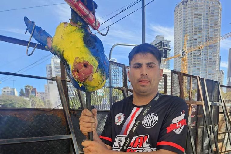 El hombre que llevó la cabeza de chancho al Monumental Foto: Policía de la Ciudad
