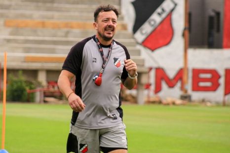 Alexis Matteo, DT del Deportivo Maipú. Alexis Matteo, DT del Deportivo Maipú.