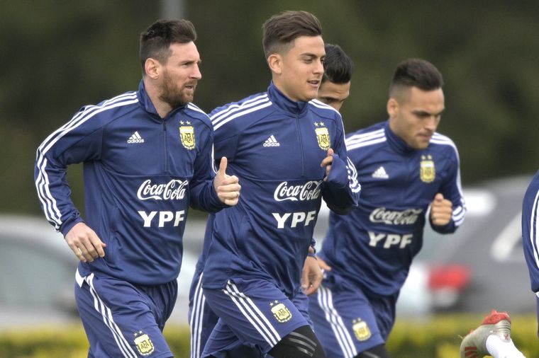 Messi, Dybala y Lautaro en la Selección. ¿Se juntan en el Barça?