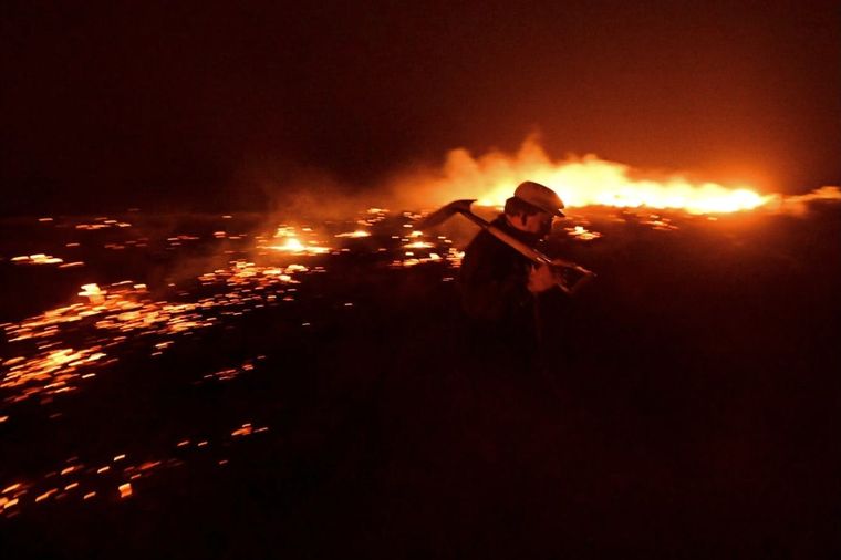 Las llamas iniciaron el 1 de enero en una estancia de Puerto Madryn Foto: Maxi Jonas