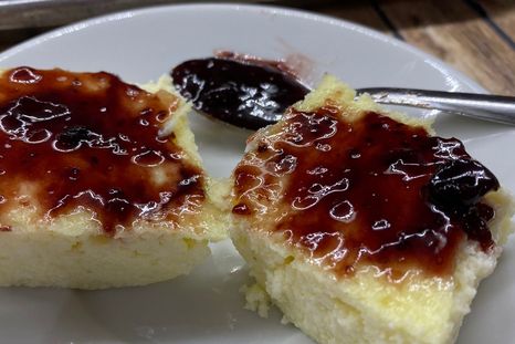 Esta versión de torta de ricotta es super fácil. Perfecta para una merienda o como postre al final de una comida. Foto: Instagram