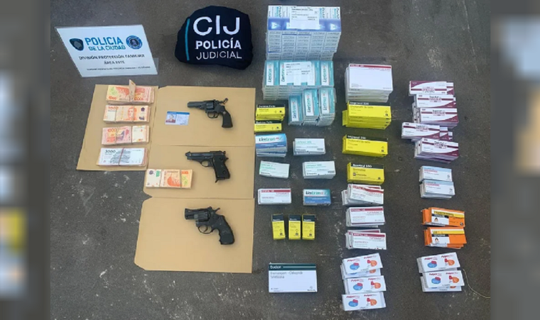 Todo lo secuestrado por la Policía en la vivienda del acusado Foto: NA