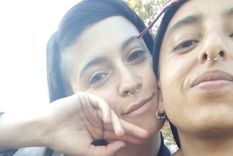 Abigail Páez, a la derecha, y la madre del niño