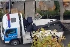 El hecho ocurrió frente a los Tribunales de La Plata. Foto: Captura de video