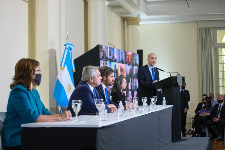 Alberto Fernández en el lanzamiento de la Agenda Malvinas 40 años. Foto: Twitter Daniel Filmus