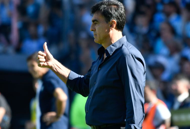 Gustavo Quinteros tuvo su debut como DT de Independiente.