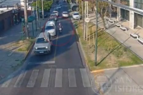 La Policía bonaerense busca intensamente al sicario. La Policía bonaerense busca intensamente al sicario.