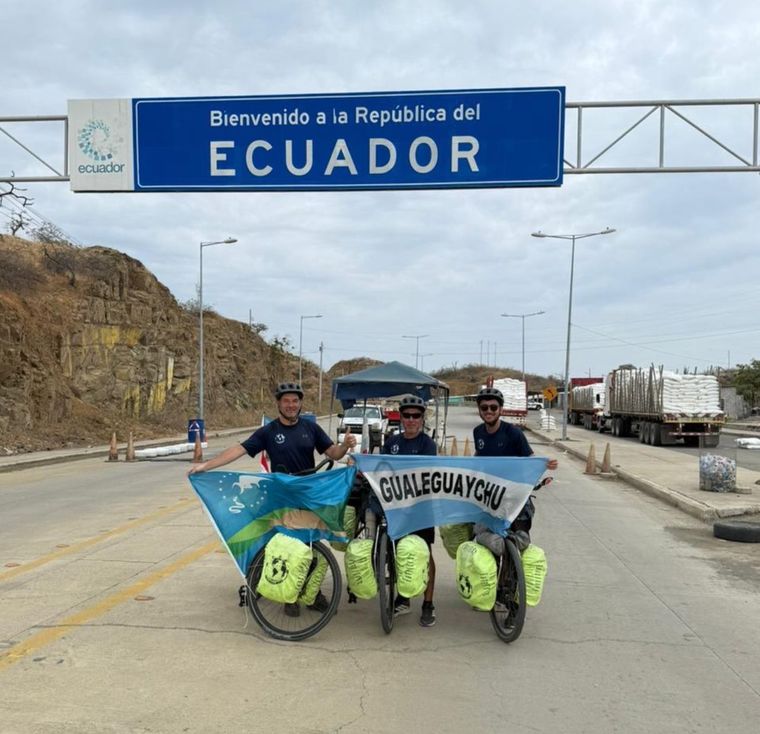 Los tres viajeros pasaron por decenas fronteras antes de llegar a destino.